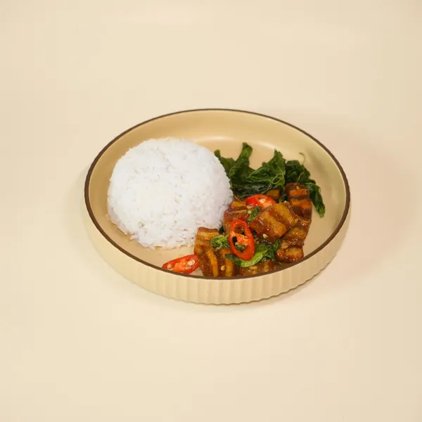 Stir-fried duck with basil & chili